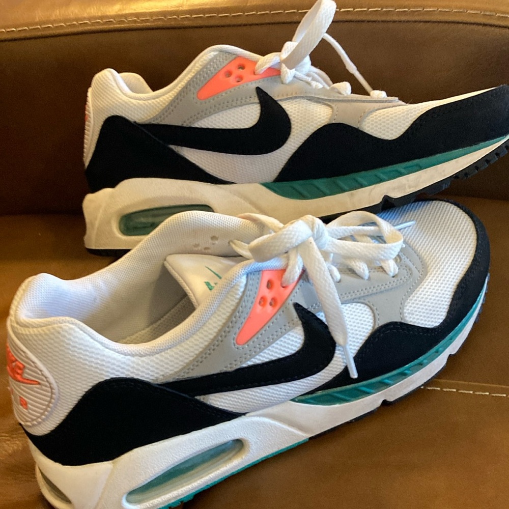Nike air athletic running shoe size 8 1/2